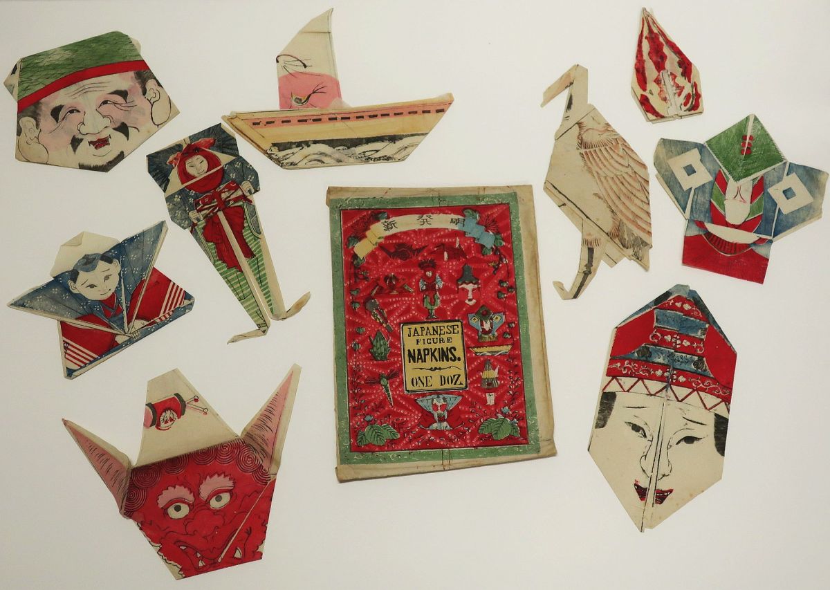 Japan, Origami: Figure Napkins, 9 Stück, gefaltet, in Original Kuvert, um 1920-image