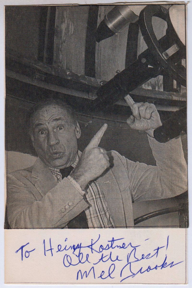 Mel Brooks, Autogramm unter Zeitungsfoto-image