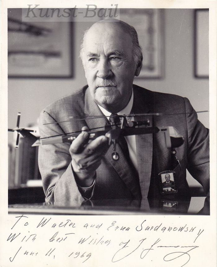 Igor Iwanowitsch Sikorski, Autogramm auf Portraitfoto, 1969-image