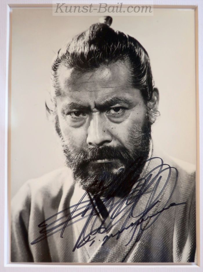 Toshiro Mifune, Autogramm auf Foto, 1980er-image