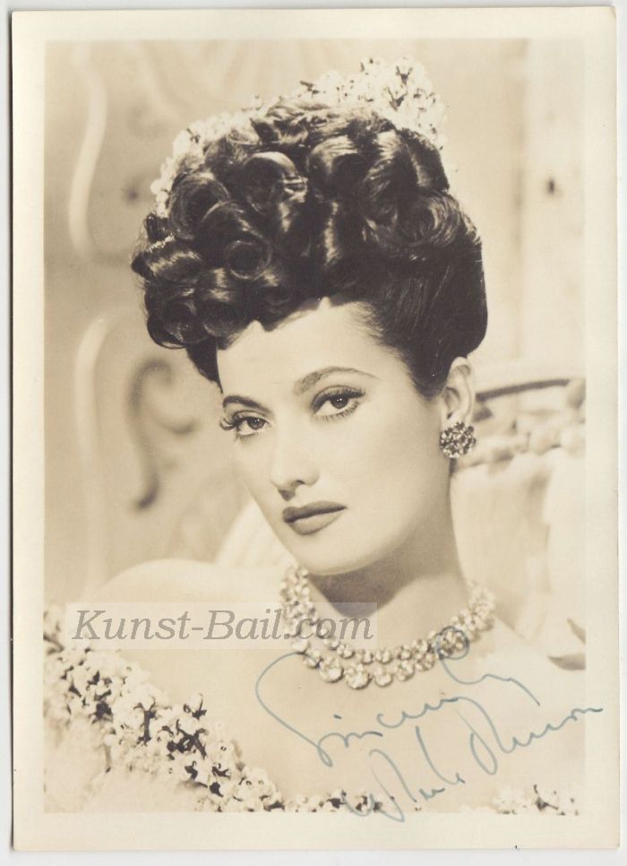 Merle Oberon, Autogramm auf Portraitfoto-image