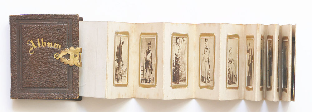 Das einzige Exemplar ? Johann Nestroy, Leporello-Album mit 11 (von 12) Kleinst-Rollenfotos -image