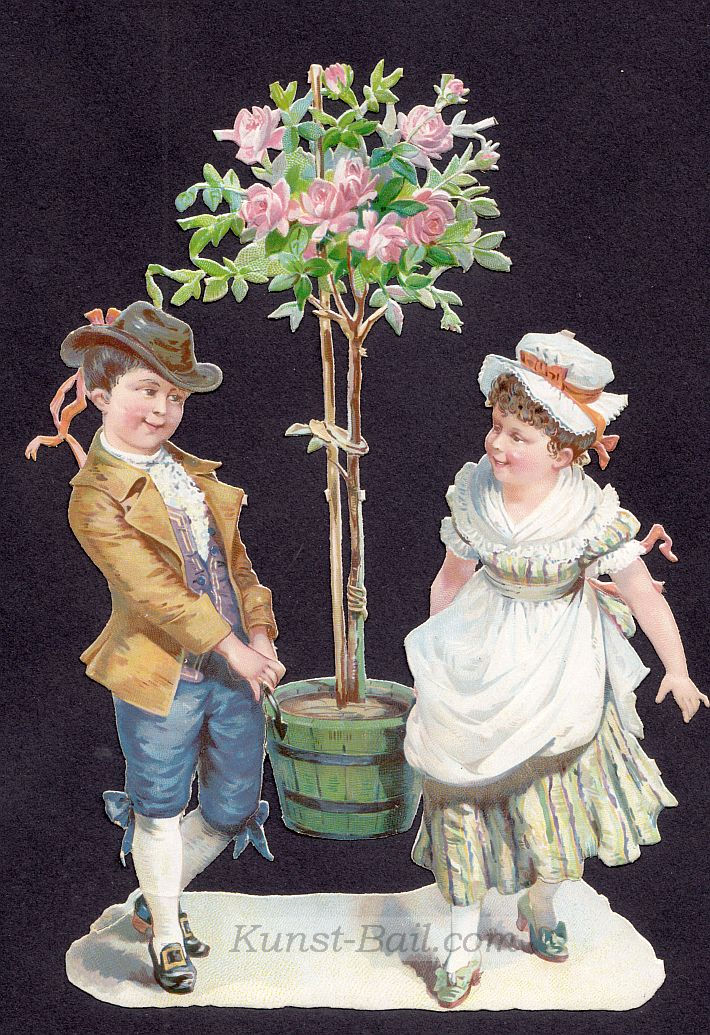 Oblatenbildchen – Mädchen und Bub vor Rosenstrauch im Topf, um 1900-image