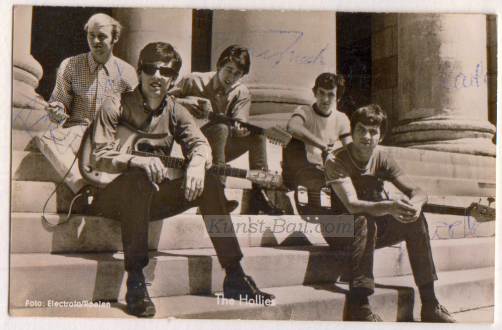 The Hollies – Graham Nash, Allen Clarke, Tony Hick, Bobby Elliott, Eric Haydock, 5 Original-Autogramme auf Postkarte-image